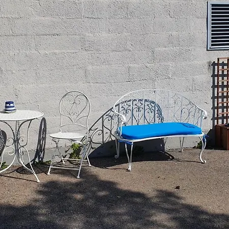 Гостевой дом Vanha-merivartioasema Pihatalo Котка